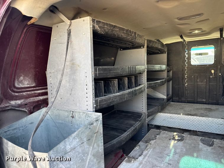 image for item EM8257 2007 Ford E350 Super Duty van