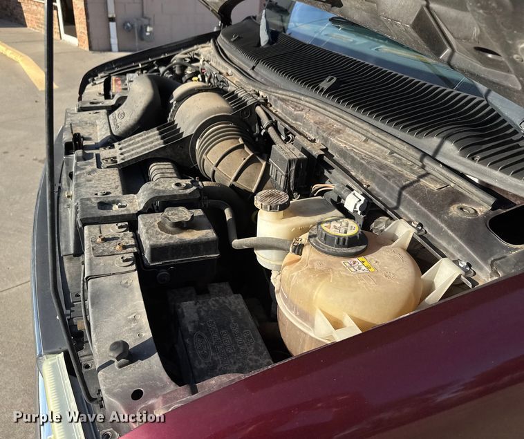 image for item EM8257 2007 Ford E350 Super Duty van