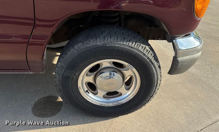 image for item EM8257 2007 Ford E350 Super Duty van