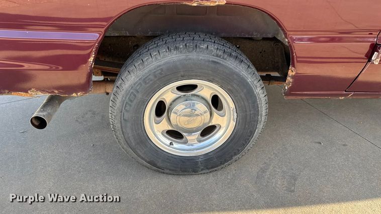 image for item EM8257 2007 Ford E350 Super Duty van