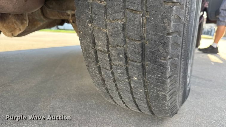 image for item EM8257 2007 Ford E350 Super Duty van