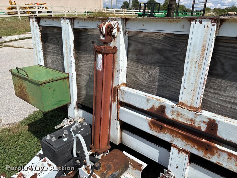 image for item EN5618 1998 Kodiak utility trailer