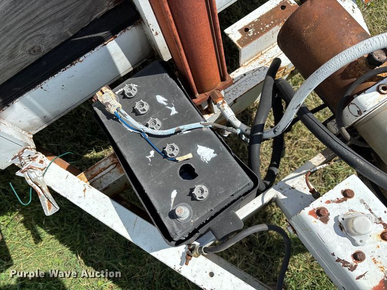 image for item EN5618 1998 Kodiak utility trailer