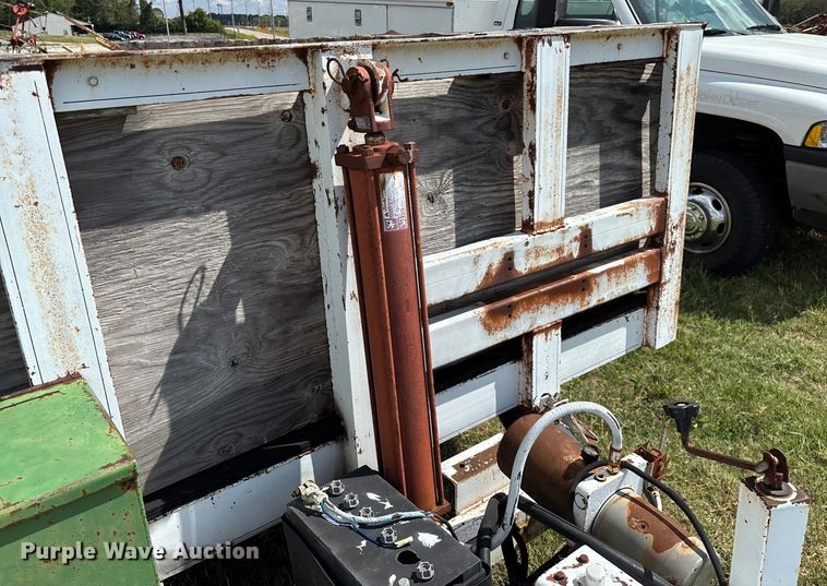 image for item EN5618 1998 Kodiak utility trailer