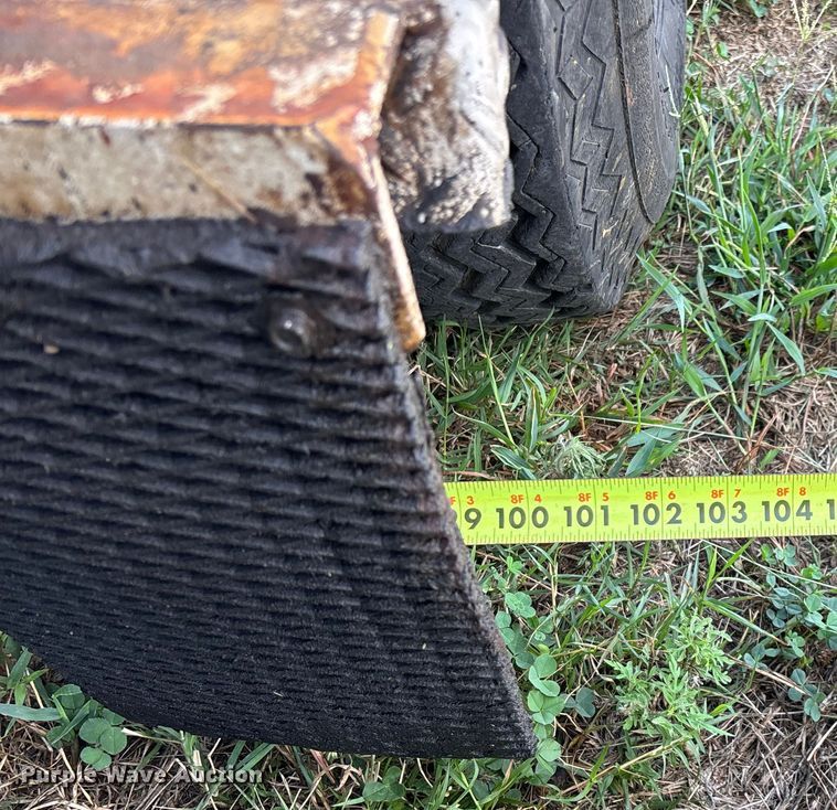 image for item EN5618 1998 Kodiak utility trailer