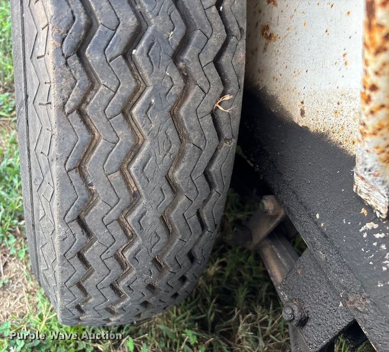 image for item EN5618 1998 Kodiak utility trailer