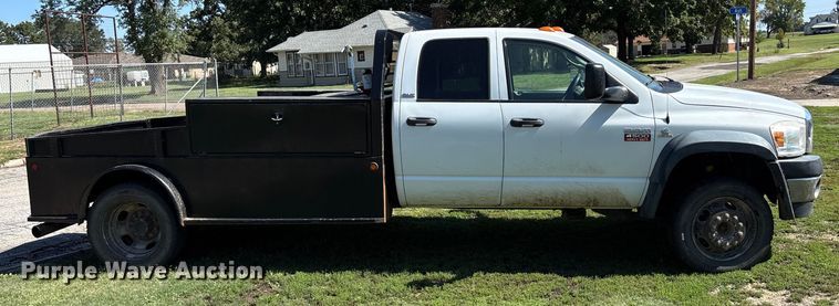image for item EO1635 2009 Dodge Ram 4500HD Quad Cab flatbed truck