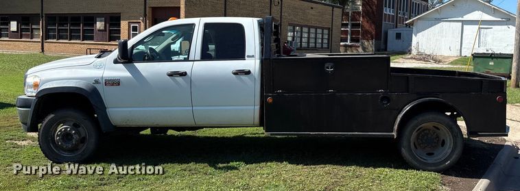 image for item EO1635 2009 Dodge Ram 4500HD Quad Cab flatbed truck