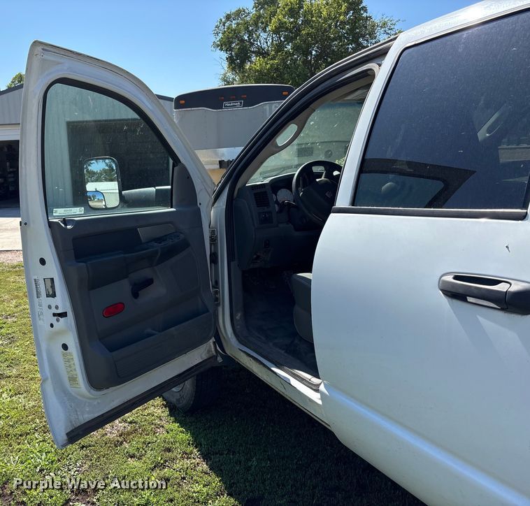 image for item EO1635 2009 Dodge Ram 4500HD Quad Cab flatbed truck