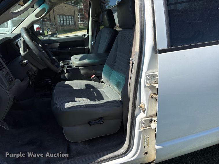 image for item EO1635 2009 Dodge Ram 4500HD Quad Cab flatbed truck