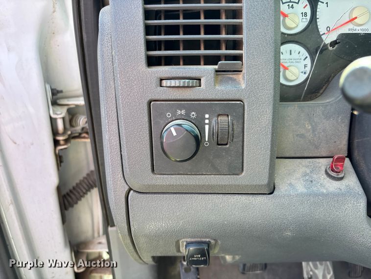 image for item EO1635 2009 Dodge Ram 4500HD Quad Cab flatbed truck