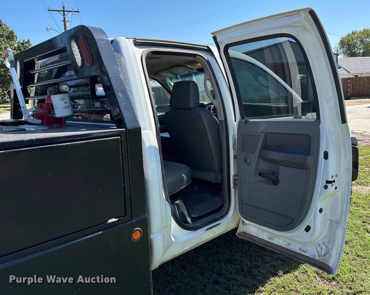 image for item EO1635 2009 Dodge Ram 4500HD Quad Cab flatbed truck