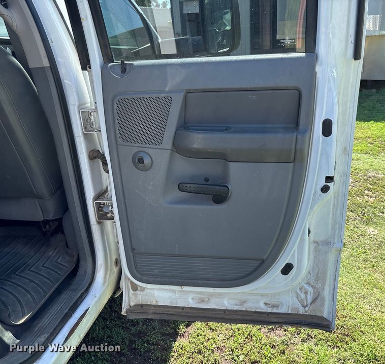 image for item EO1635 2009 Dodge Ram 4500HD Quad Cab flatbed truck