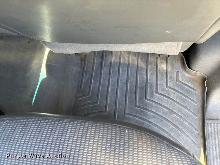 image for item EO1635 2009 Dodge Ram 4500HD Quad Cab flatbed truck