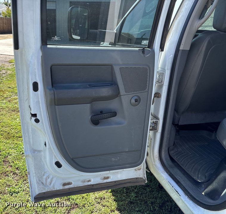 image for item EO1635 2009 Dodge Ram 4500HD Quad Cab flatbed truck