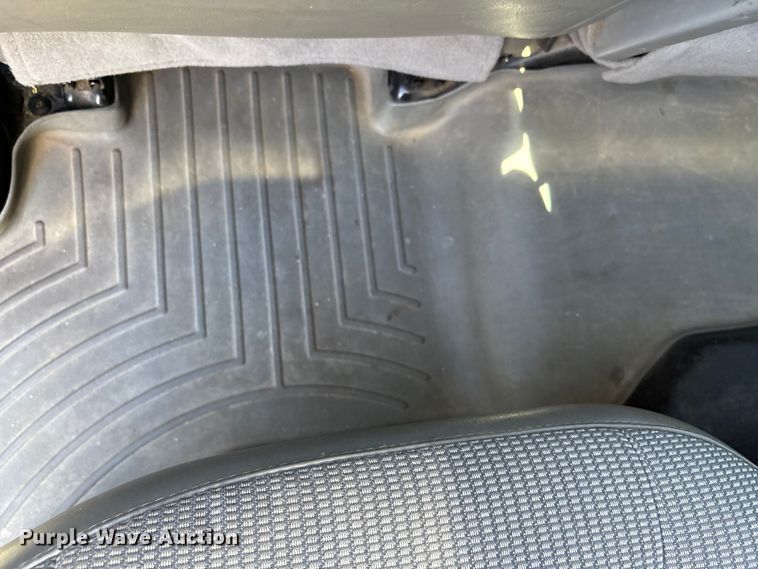 image for item EO1635 2009 Dodge Ram 4500HD Quad Cab flatbed truck