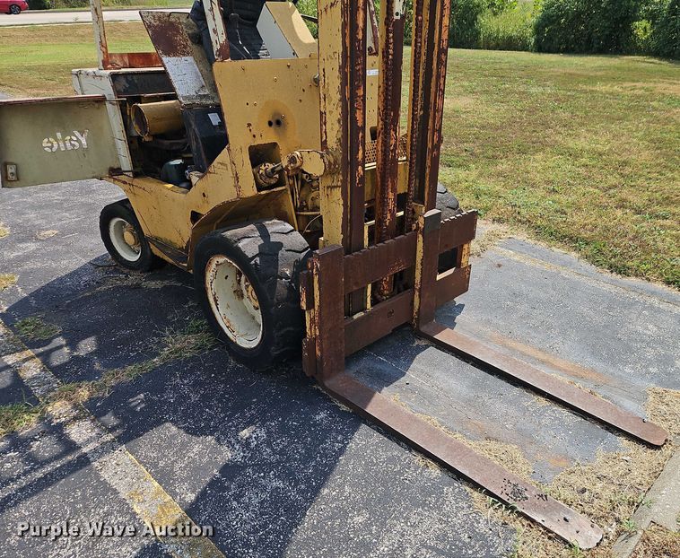 image for item EO4664 Yale GP 050 forklift