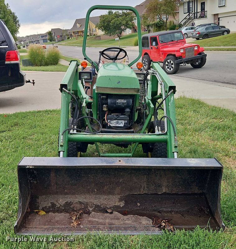 image for item EO4686 1990 John Deere 855 MFWD tractor