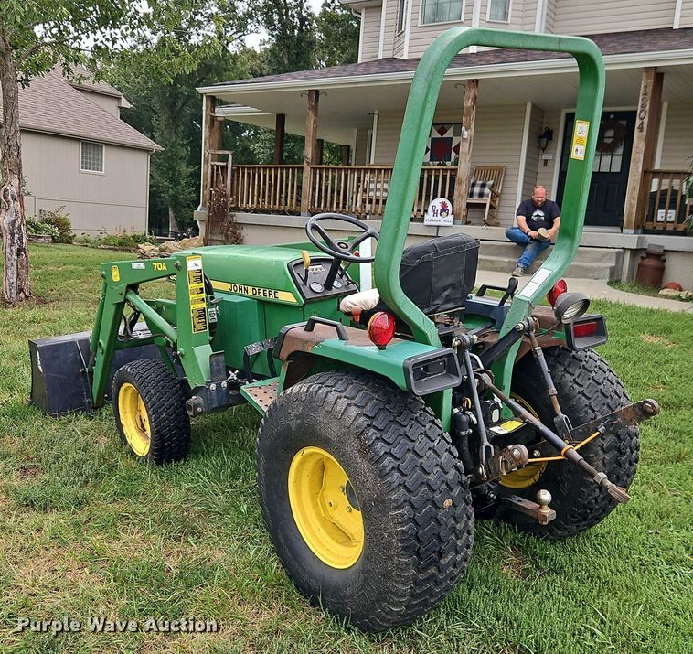 image for item EO4686 1990 John Deere 855 MFWD tractor
