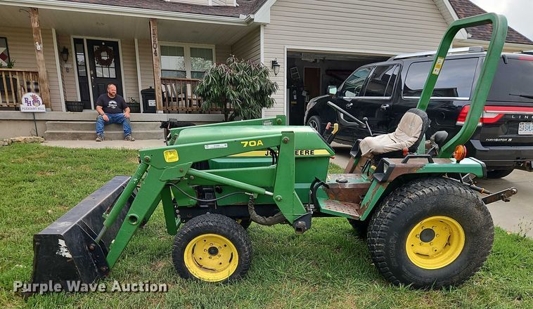 image for item EO4686 1990 John Deere 855 MFWD tractor