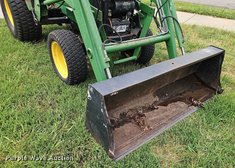 image for item EO4686 1990 John Deere 855 MFWD tractor