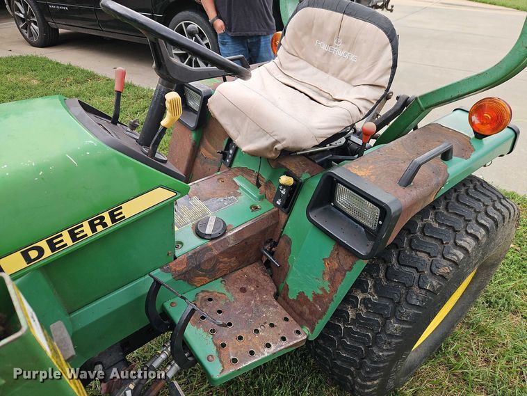 image for item EO4686 1990 John Deere 855 MFWD tractor