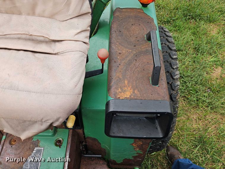 image for item EO4686 1990 John Deere 855 MFWD tractor