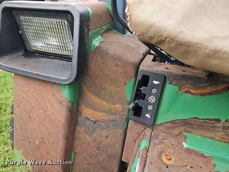 image for item EO4686 1990 John Deere 855 MFWD tractor