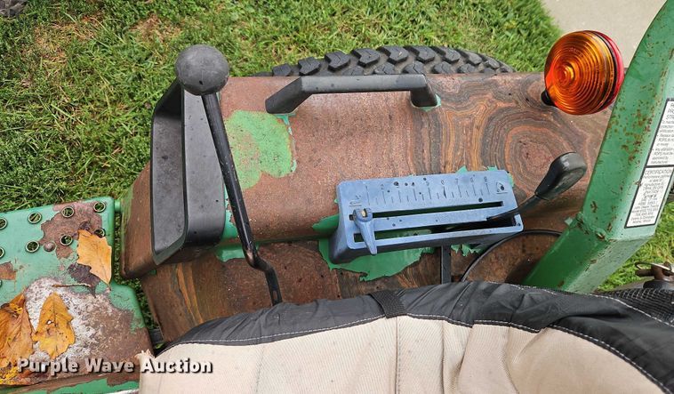 image for item EO4686 1990 John Deere 855 MFWD tractor