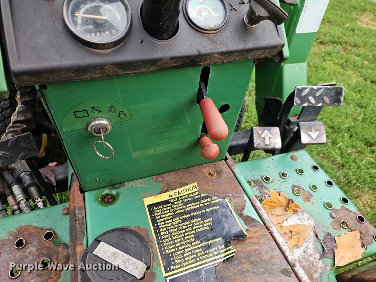 image for item EO4686 1990 John Deere 855 MFWD tractor