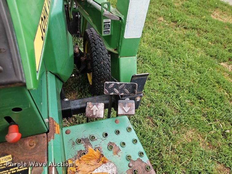 image for item EO4686 1990 John Deere 855 MFWD tractor