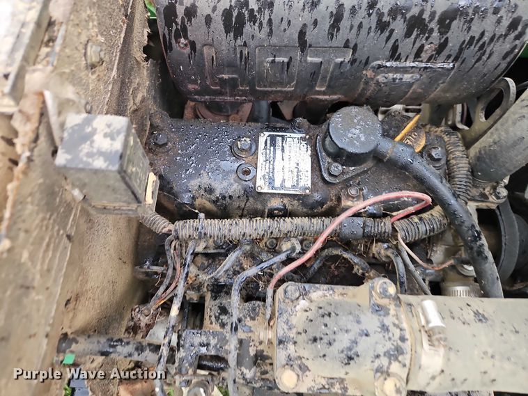 image for item EO4686 1990 John Deere 855 MFWD tractor