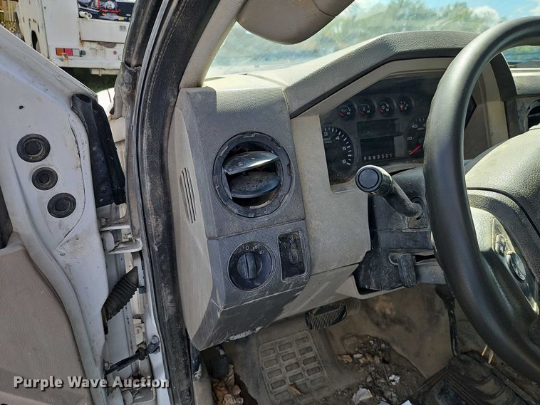 image for item EO4688 2008 Ford F550 Super Duty utility / service truck
