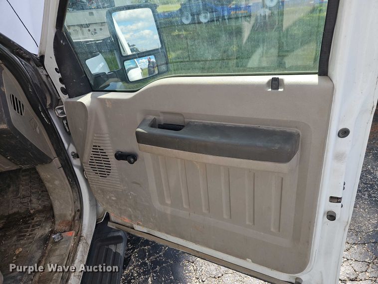 image for item EO4688 2008 Ford F550 Super Duty utility / service truck