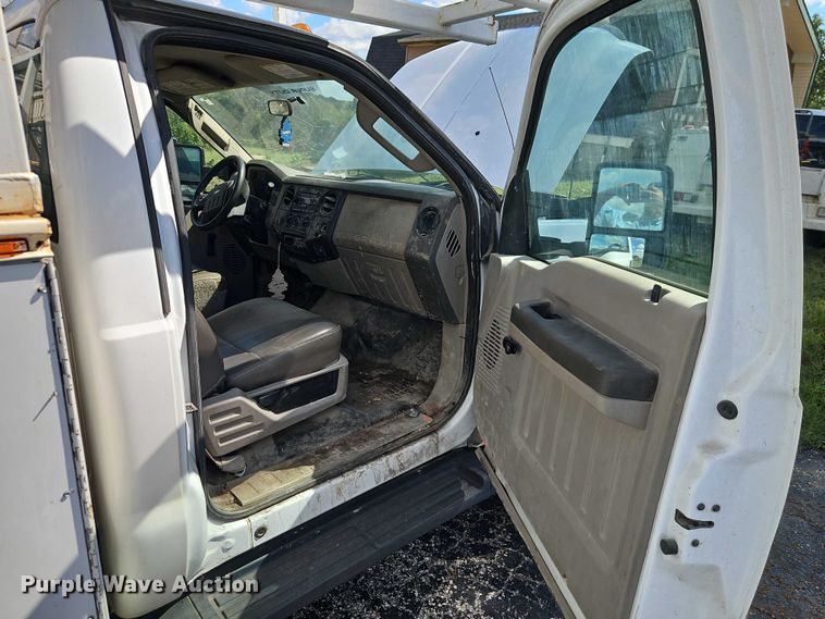 image for item EO4688 2008 Ford F550 Super Duty utility / service truck