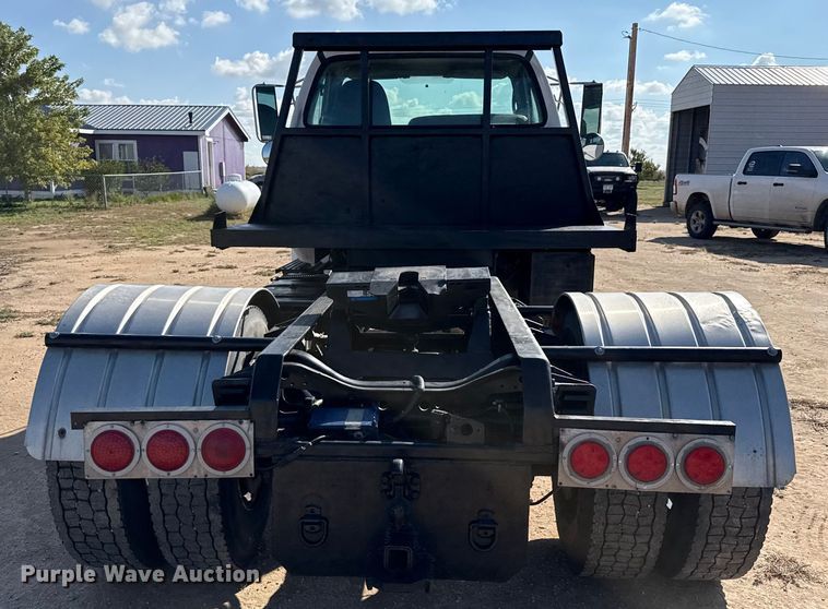 image for item EP0680 2004 Ford F750 Super Duty truck cab and chassis