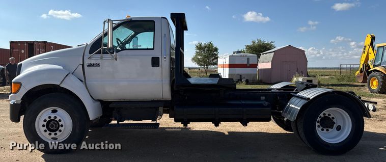 image for item EP0680 2004 Ford F750 Super Duty truck cab and chassis