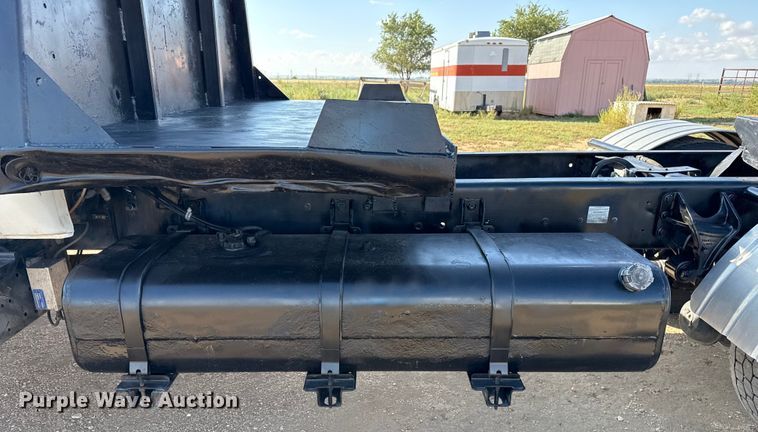 image for item EP0680 2004 Ford F750 Super Duty truck cab and chassis