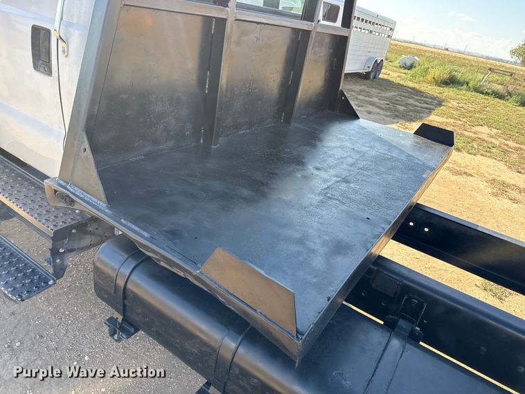 image for item EP0680 2004 Ford F750 Super Duty truck cab and chassis