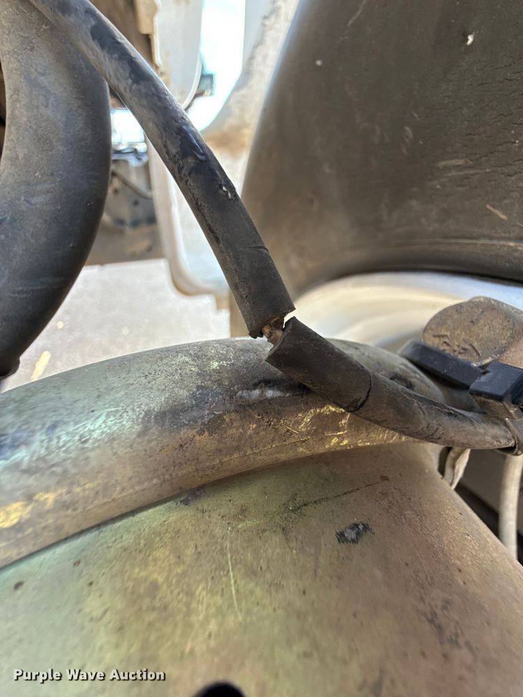 image for item EP0680 2004 Ford F750 Super Duty truck cab and chassis