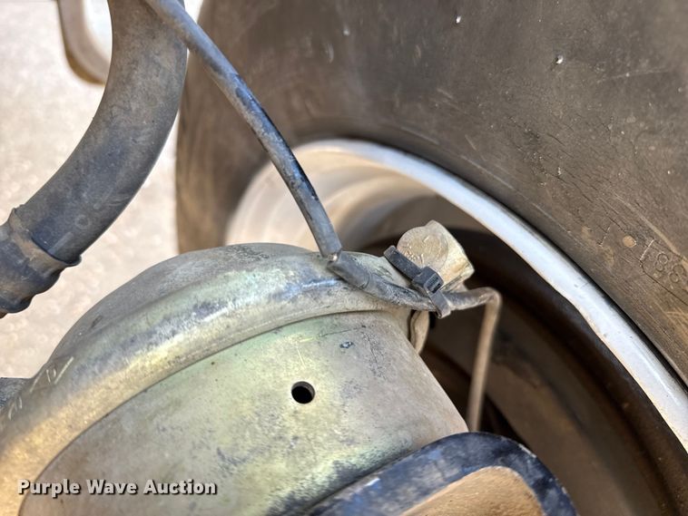 image for item EP0680 2004 Ford F750 Super Duty truck cab and chassis