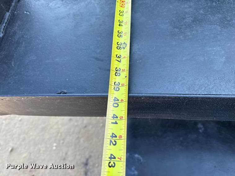 image for item EP0680 2004 Ford F750 Super Duty truck cab and chassis