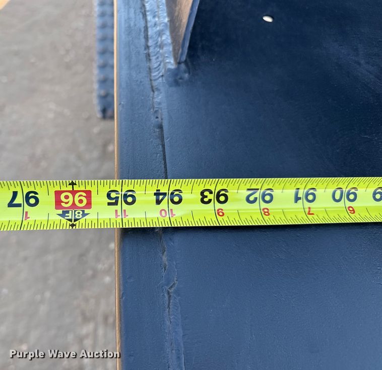 image for item EP0680 2004 Ford F750 Super Duty truck cab and chassis