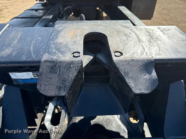 image for item EP0680 2004 Ford F750 Super Duty truck cab and chassis