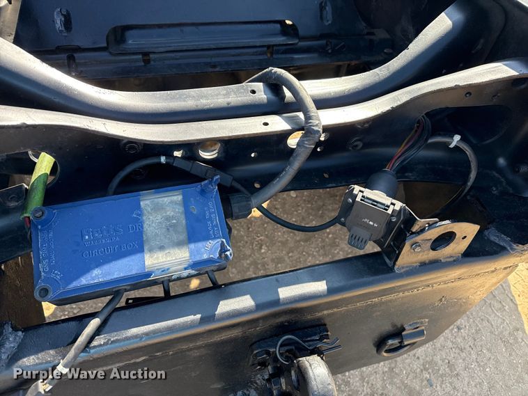 image for item EP0680 2004 Ford F750 Super Duty truck cab and chassis