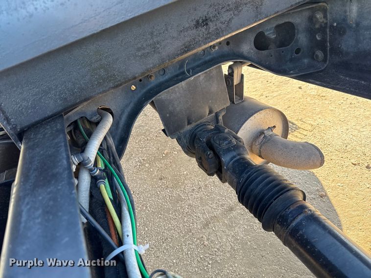 image for item EP0680 2004 Ford F750 Super Duty truck cab and chassis