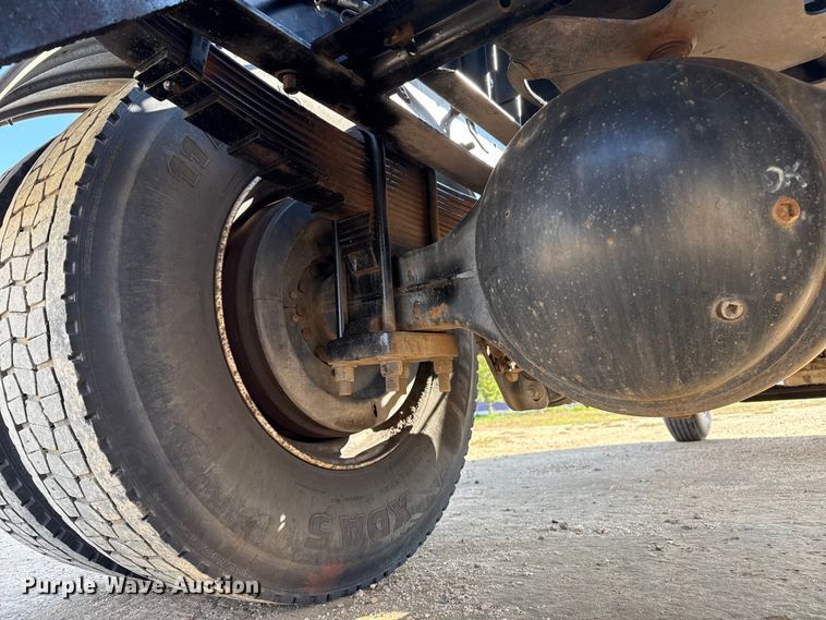 image for item EP0680 2004 Ford F750 Super Duty truck cab and chassis