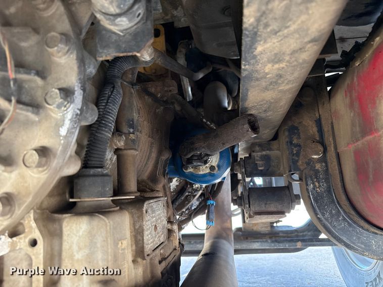 image for item EP0680 2004 Ford F750 Super Duty truck cab and chassis