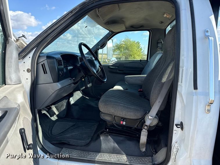 image for item EP0680 2004 Ford F750 Super Duty truck cab and chassis