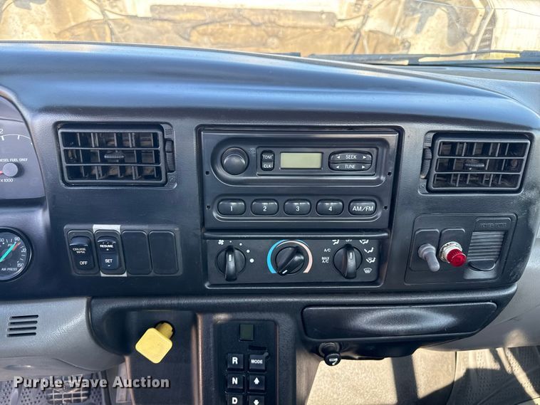 image for item EP0680 2004 Ford F750 Super Duty truck cab and chassis